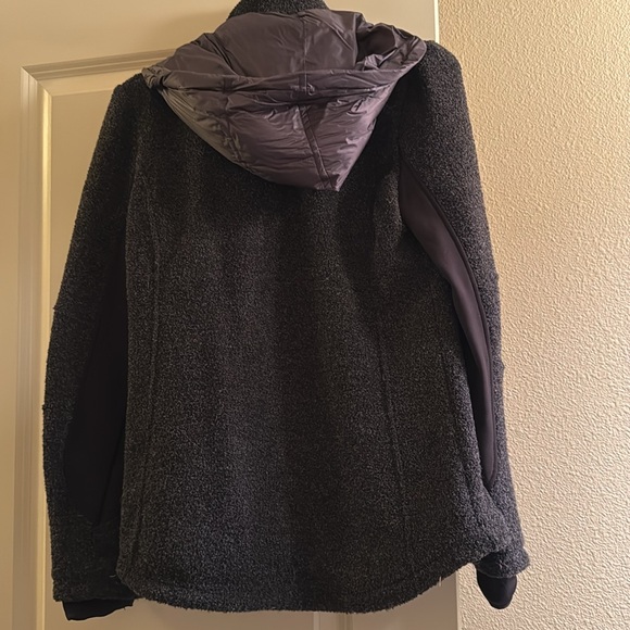 Lightweight jacket with removable hood - Picture 3 of 3